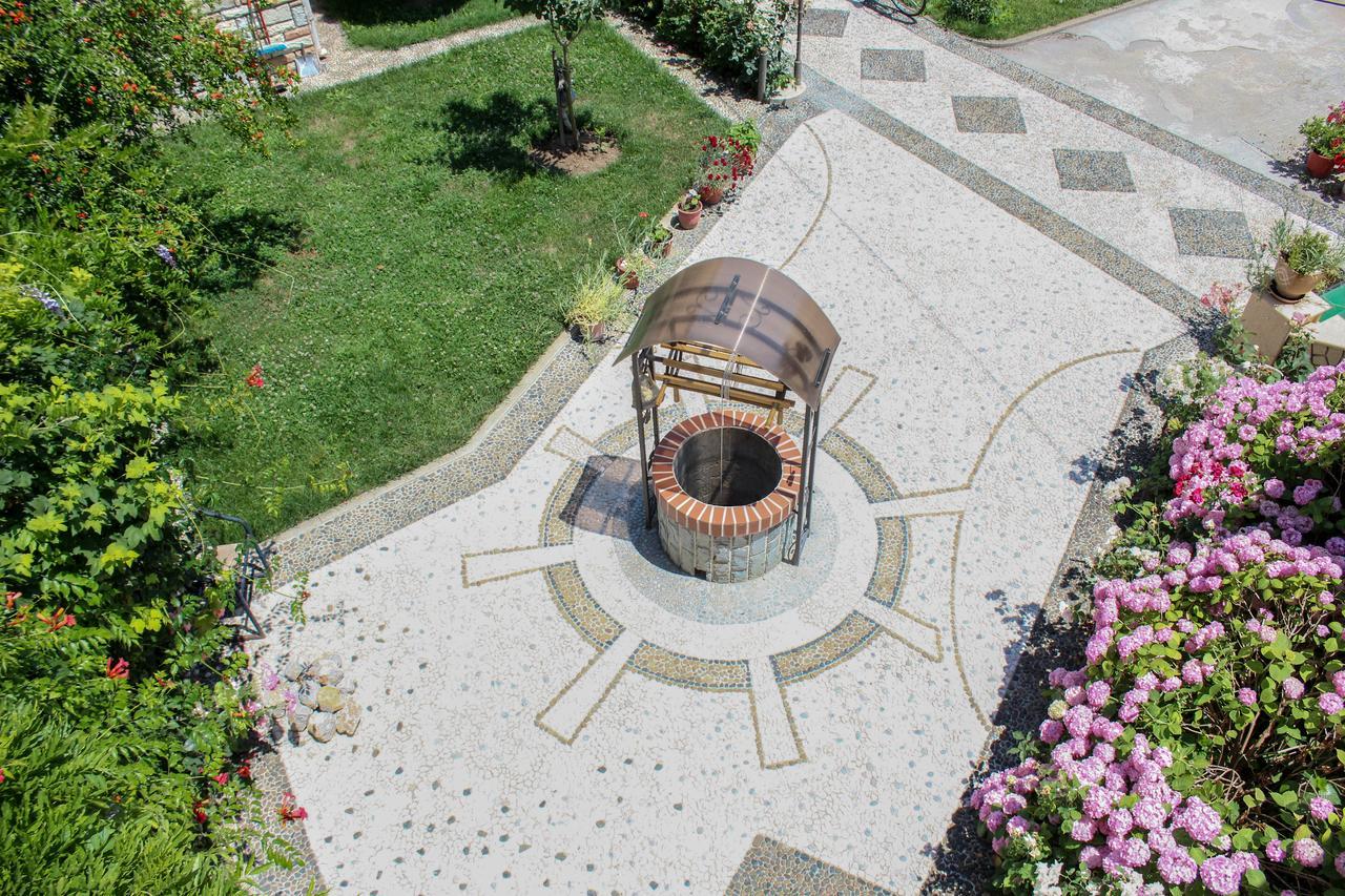 Vila Topciu Pogradec Exterior photo